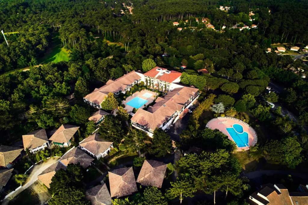 Village Moliets dans les Landes, un site de vacances en famille au cœur de la nature et proche de la plage.